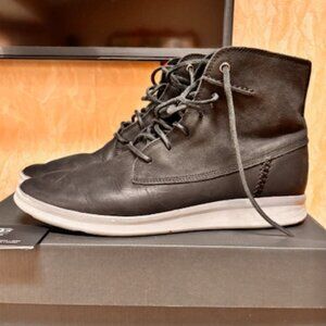 UGG "Lamont" Black Nubuck Leather Laced Chukka Boot Men Size 9